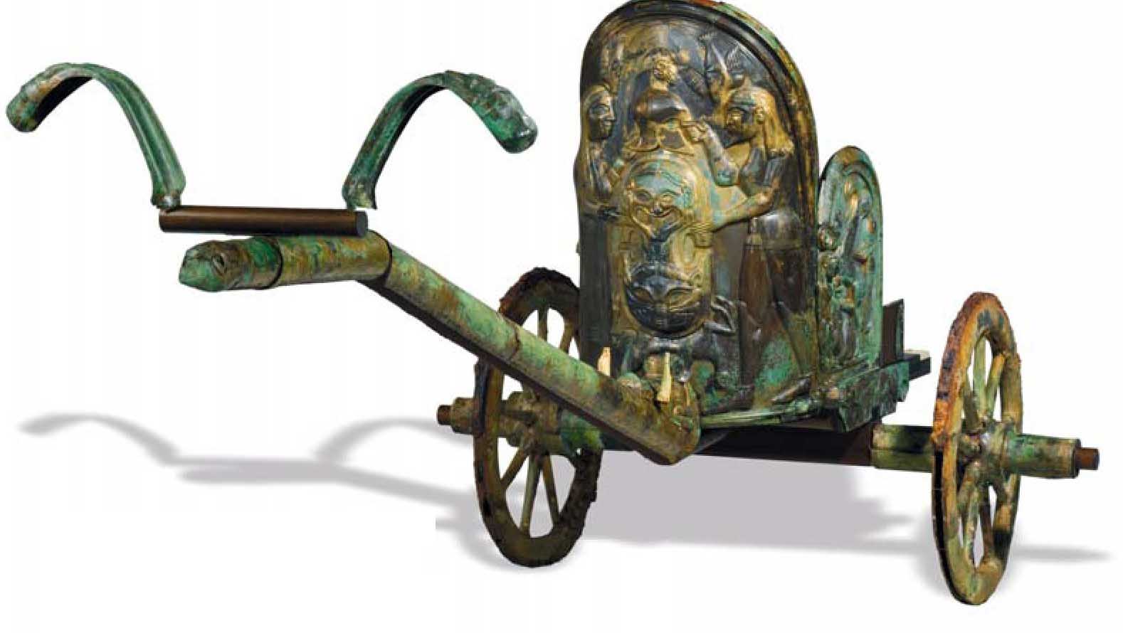 Этрусская бронзовая колесница, инкрустированная слоновой костью. Вторая четверть VI века до нашей эры. Музей Метрополитен, Нью-Йорк (США).